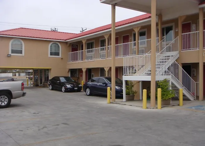 Eagle Pass Inn