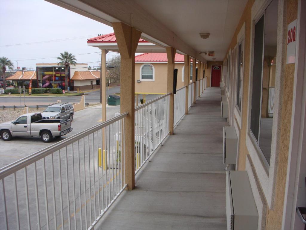 Eagle Pass Inn 2*